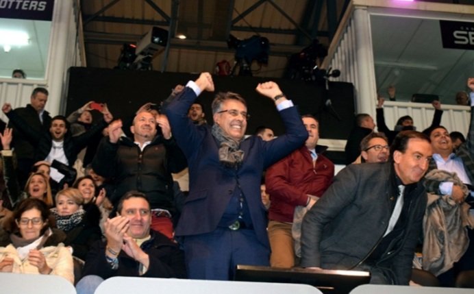 Tito Parra q estas en Dos Hermanas

Santificado sea tu nombre

Vuelve con nosotros d nuevo

No nos dejes caer a 3ªRFEF

Danos hoy nuestra ilusión d cada dia

Mas libranos del conde y d los mexicanos

Amén