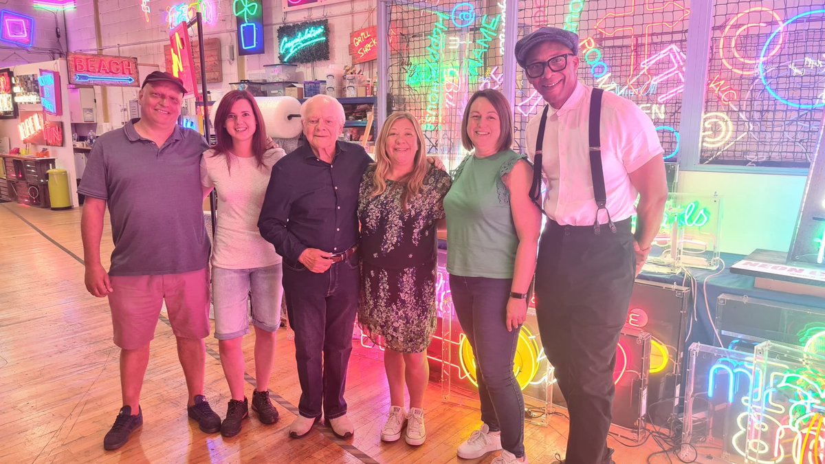 Neon Creations, a maker of traditional neon signs and art pieces, has discussed its latest appearance on BBC programme- David &amp; Jay’s Touring Toolshed, starring Sir David Jason and Jay Blades MBE.

Read more at: signlink.co.uk/News/Industry/…