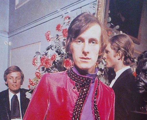 Come back to 1960s London with me to meet Mr Fish, the man who dressed David Bowie, Mick Jagger, Sean Connery &amp; more in dresses, frills &amp; patterns!

Read my interview with <a href="/MuseumofLondon/">MuseumofLondon</a> #fashioncity curator Lucie Whitmore!

#forgottencreatives

culturestories.substack.com/p/mr-fish-1960…