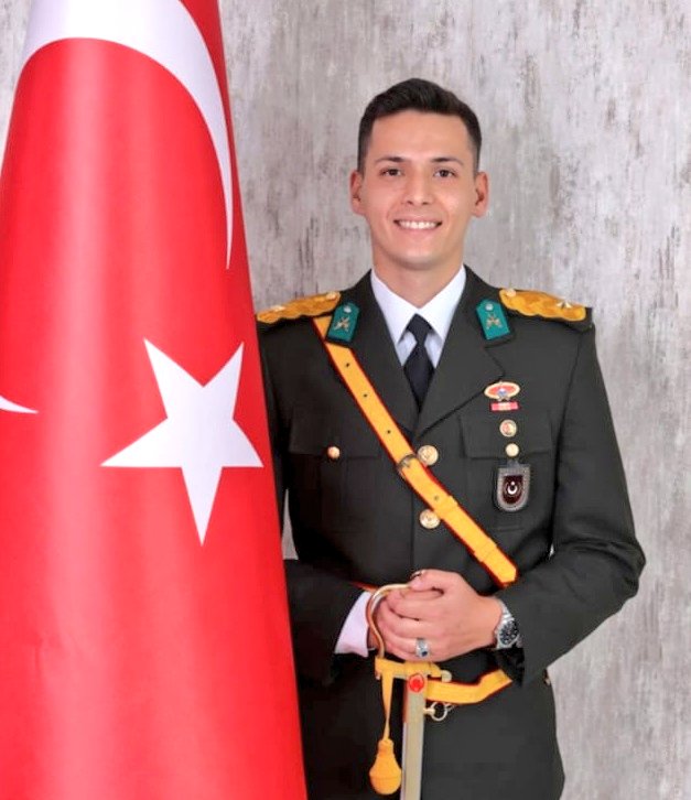 Şehit Eril Alperen Emir adına,devre arkadaşları 2021 KHO Anafartalar Taburu öncülüğünde Kızılot İlkokulu/Ortaokuluna açılacak Kütüphanemiz için 1-8 sınıf okuma kitabı ihtiyacı vardır.

Kitap gönderim bilgileri ektedir.