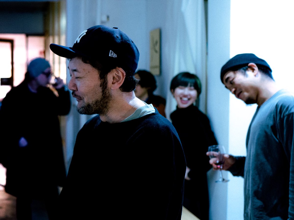 nkmrkztk's tweet photo. sinso pop-up at みどり荘の記録。
寝具の擦れる音と富士山麓の自然の音をサンプリングした音源が流れていて変態的なかっこよさに痺れた…
#HelloAgain #sinso https://t.co/sH4Z6srWJ9