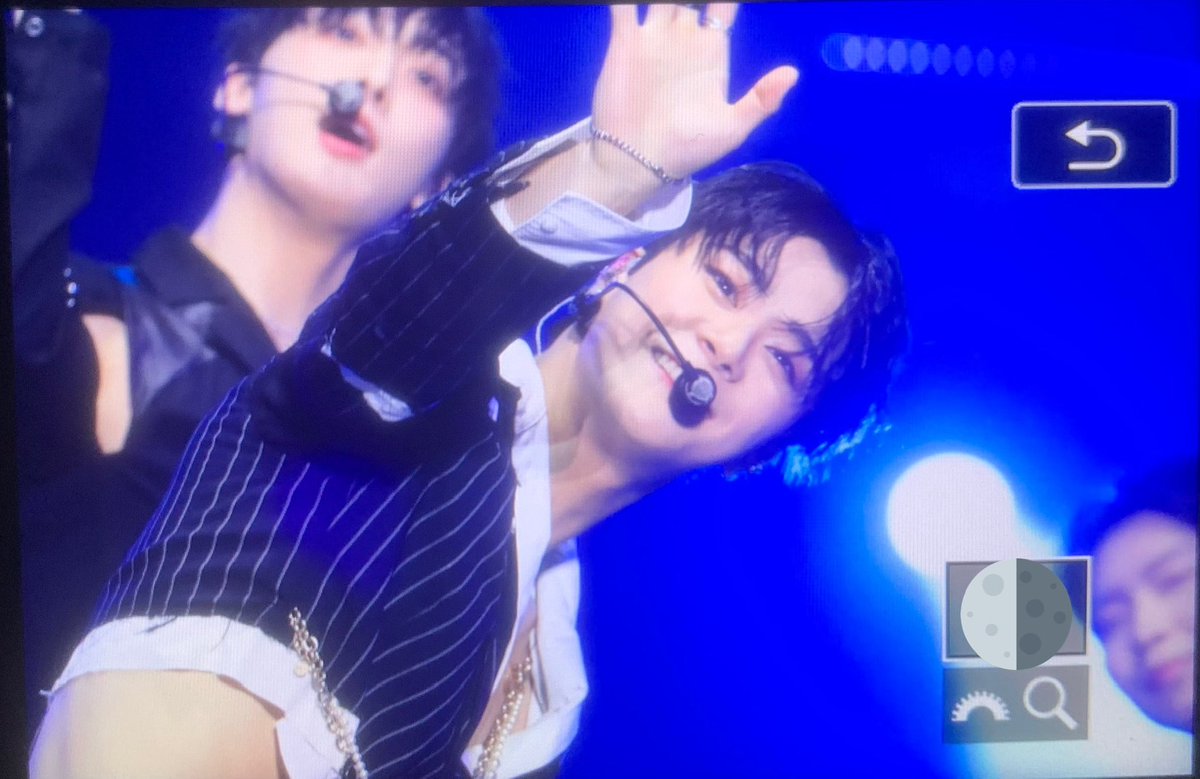 #영원한_나의달_문빈_생일축하해
선물같은 하루들 보내고 있기를 매일 소원해
그중 오늘이 가장 따스한 선물이길 바라
오늘 하루도 고맙고 또 고마워 널 만나고 알게 된 나의 2년은 봄이었어
우리 빈이 생일 축하해 사랑한다. 💜