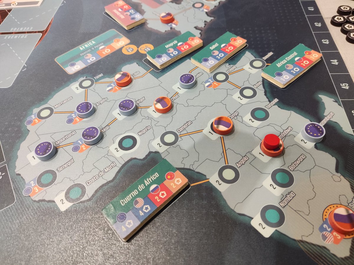 DavAlvGar's tweet photo. Empiezan las #Bellotacon24
Primera partida al @newcoldwar89 
Buen juego, mecánicas sencillas, eventos históricos que le dan cromo.
Una excelente opción para jugar a 4 https://t.co/sGejri1bza