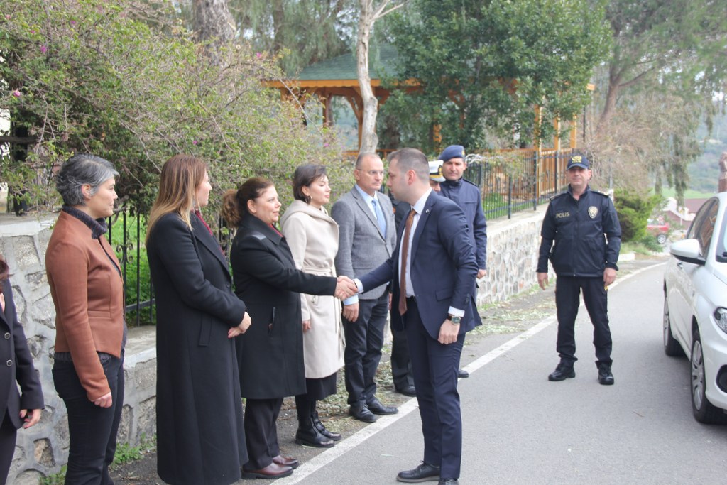 karaburungovtr's tweet photo. KARABURUN KAYMAKAM VEKİLİ SAYIN MUSTAFA ÖZBAY, İLÇEMİZDEKİ GÖREVİNE BAŞLADI.
https://t.co/UkXzNzeygH https://t.co/7k9rZKoEJB