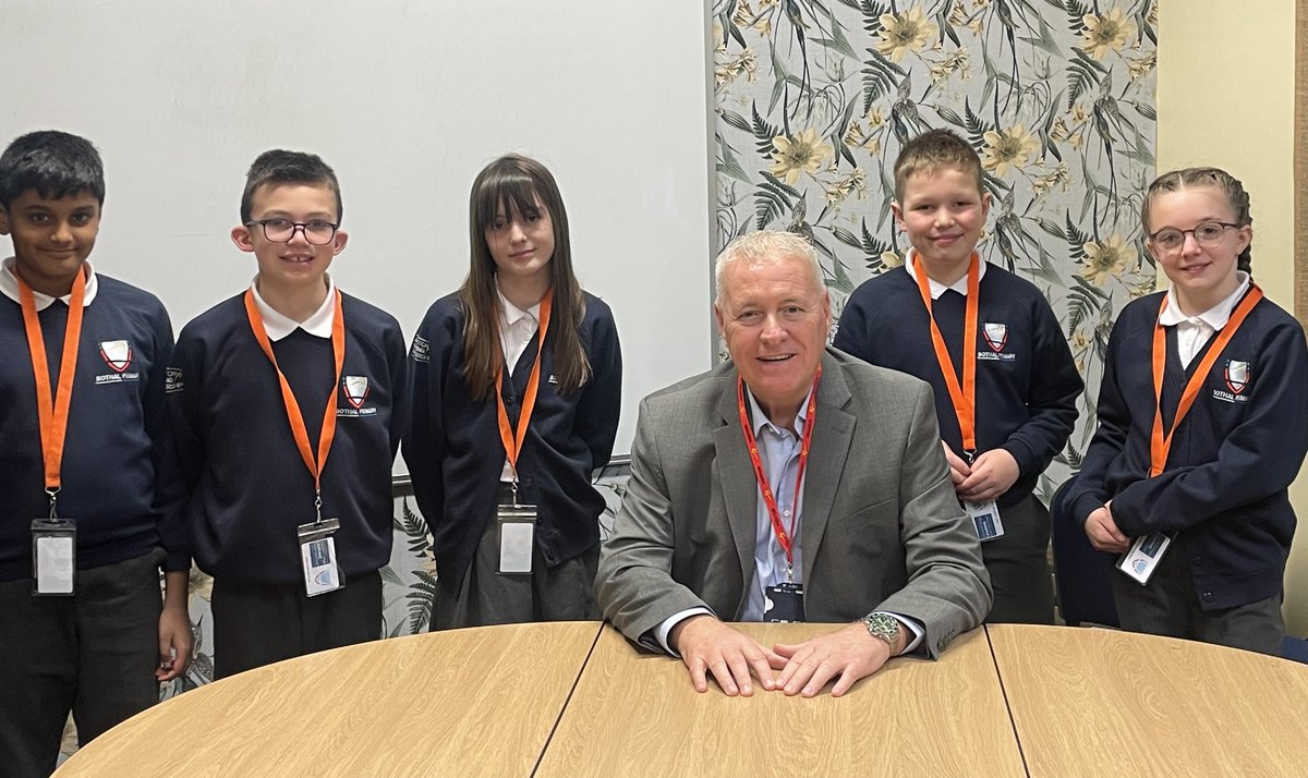 Children debated key issues facing families today with <a href="/IanLaveryMP/">Ian Lavery</a> as he visited Bothal Primary School. The pupil leadership team raised the cost-of-living crisis, free school meals, the climate crisis and their fundraising campaign for a new minibus:

bothalprimary.co.uk/news/?pid=11&n…