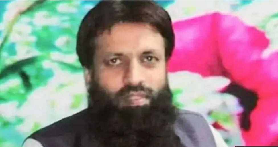 BBCUrdu's tweet image. ’ایک شخص نے ہیلمٹ پہن کر گولی چلائی‘: راولا کوٹ کی مسجد میں قتل ہونے والے ابو قاسم کشمیری کون تھے؟
مکمل تفصیلات: bbc.in/3vSQaZC