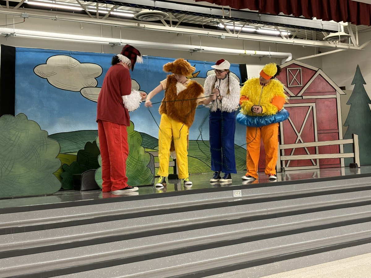 MrsGardnerKDG's tweet photo. Thank you @TheREVTheatreCo for the presentation of That Chicken Play! We will persevere and we will help those in need! #BBbees https://t.co/3cGNfmYRju