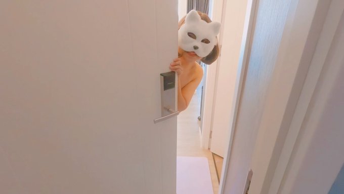 ทุกคนว่าหลังประตูมีอะไรคะ 😛 https://t.co/sjdhc8Ty5J