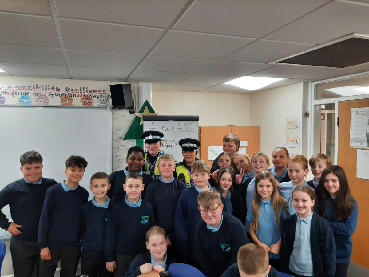 Today (25/01), PCSO Siegel and PCSO Cartman attended at Carr Green Primary School to speak with Year 5 & 6 children about their roles as Police Community Support Officers. The officers really enjoyed their morning at the school and felt very welcomed. #NeighbourhoodPolicingWeek
