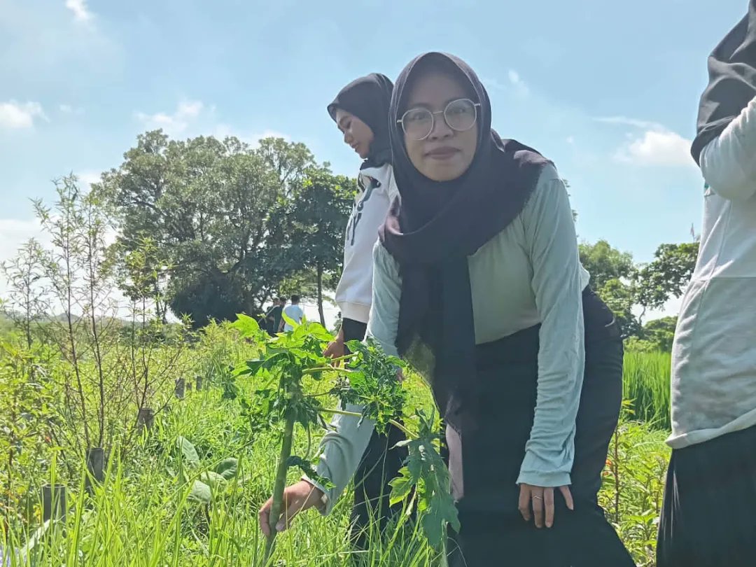 KembanganPps's tweet photo. GUGUR GUNUNG PENANAMAN POHON
25 Januari 2024

PPS Kembangan Beserta Anggota KPPS Desa Kembangan melakukan Kegiatan Penanaman pohon Serentak, yang dilaksanakan setelah kegiatan Pelantikan KPPS

#kpps 
#kpu 
#pemilu2024 https://t.co/verzFwnCrk