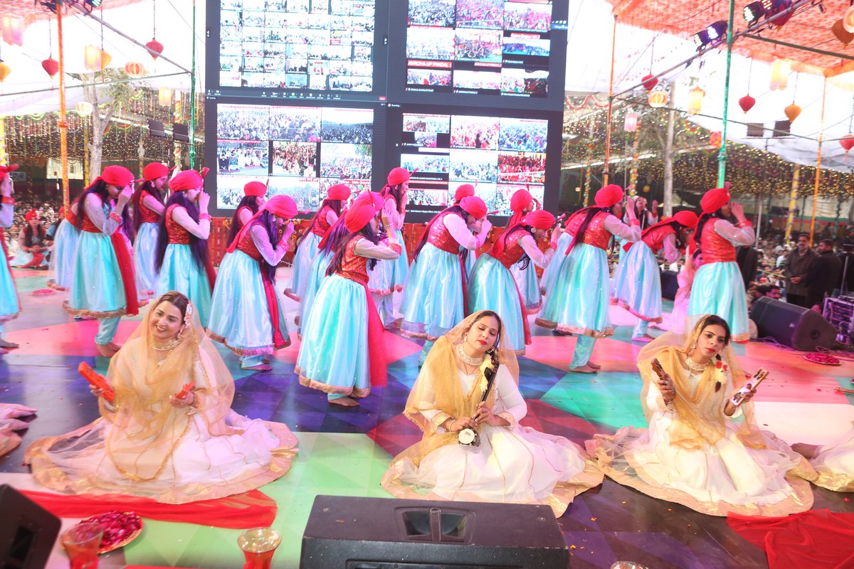 The Super Students of Shah Satnam Ji Institutions captivate with their poetic flair and graceful dance moves, elevating the atmosphere at today’s MSG Bhandara celebration. #MSGBhandara #DeraSachaSauda #SaintDrMSG #RamRahim #IncarnationDay #Celebration