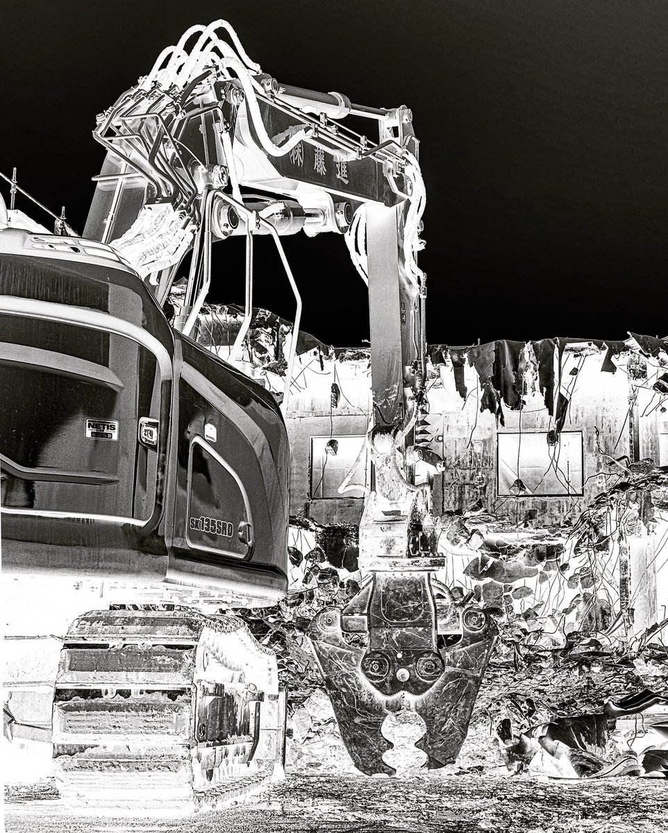 pandacross4wd's tweet image. 解体キングダム
昭和のお屋敷が次々と解体されている
#解体工事 #demolition #demolitionwork #解体 #解体キングダム #ショベルカー #大割 #クラッシャー #コンクリートクラッシャー #岐阜市 #近未来感 #グラフィックアート #artoftheday