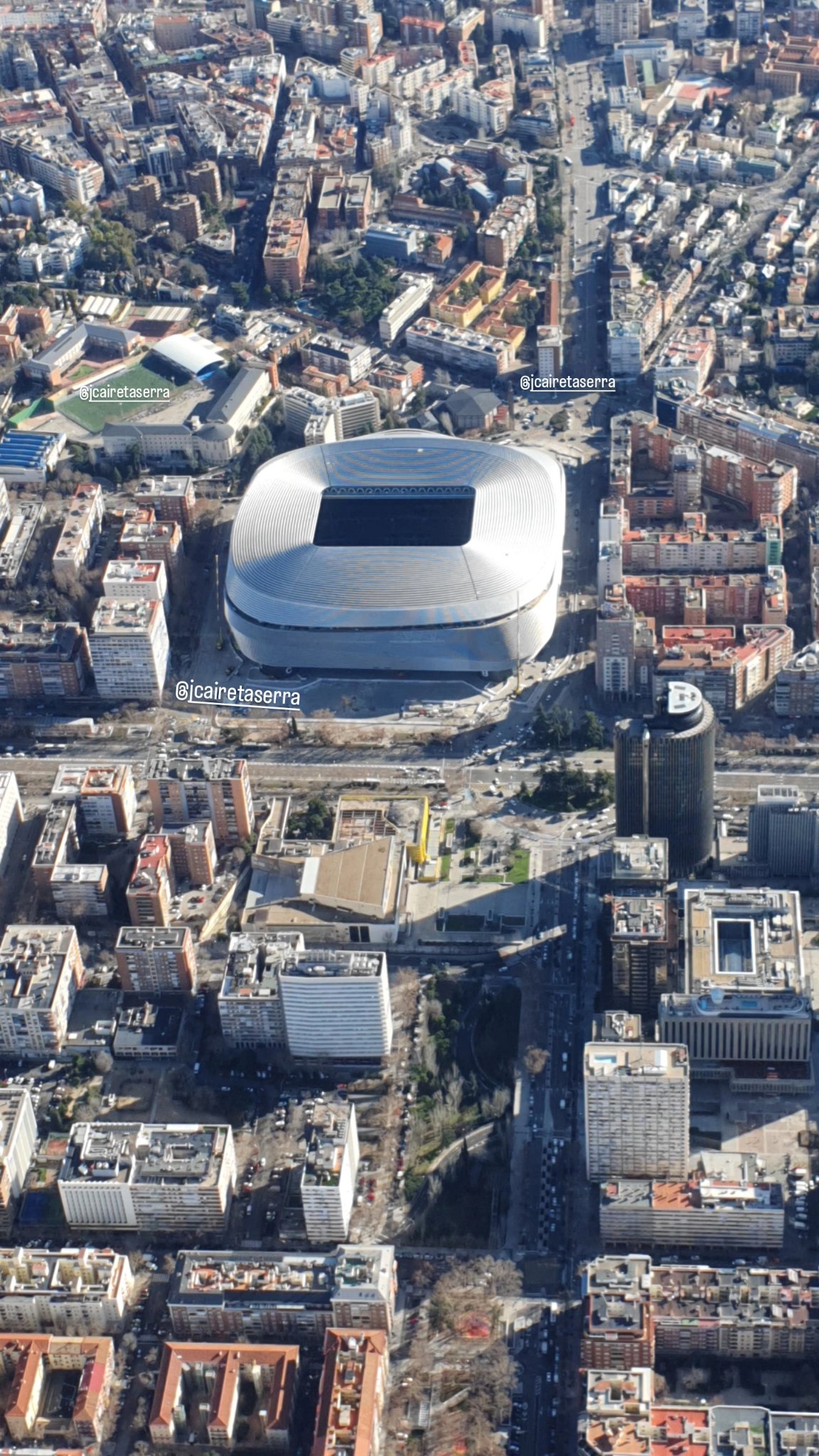 Así van las obras del estadio Santiago Bernabéu  2 - Página 3 GEsjjf8acAAqBb9?format=jpg&name=large
