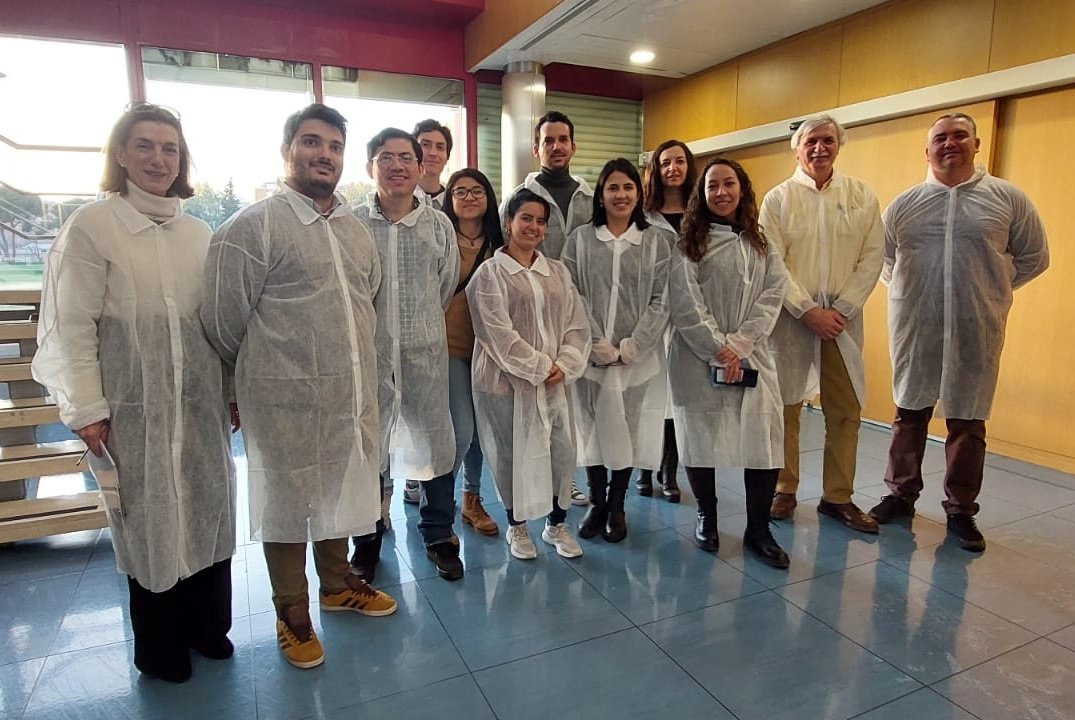 Los alumnos del #MásterCIA que se imparte en la <a href="/etsiaab/">ETSIAAB / #AlimentaElFuturo</a>, visitaron el martes los laboratorios de aguas de consumo del Canal Isabel II. Muy interesantes las visitas y agradecidos por la excelente  atención recibida por todo el personal del Canal.