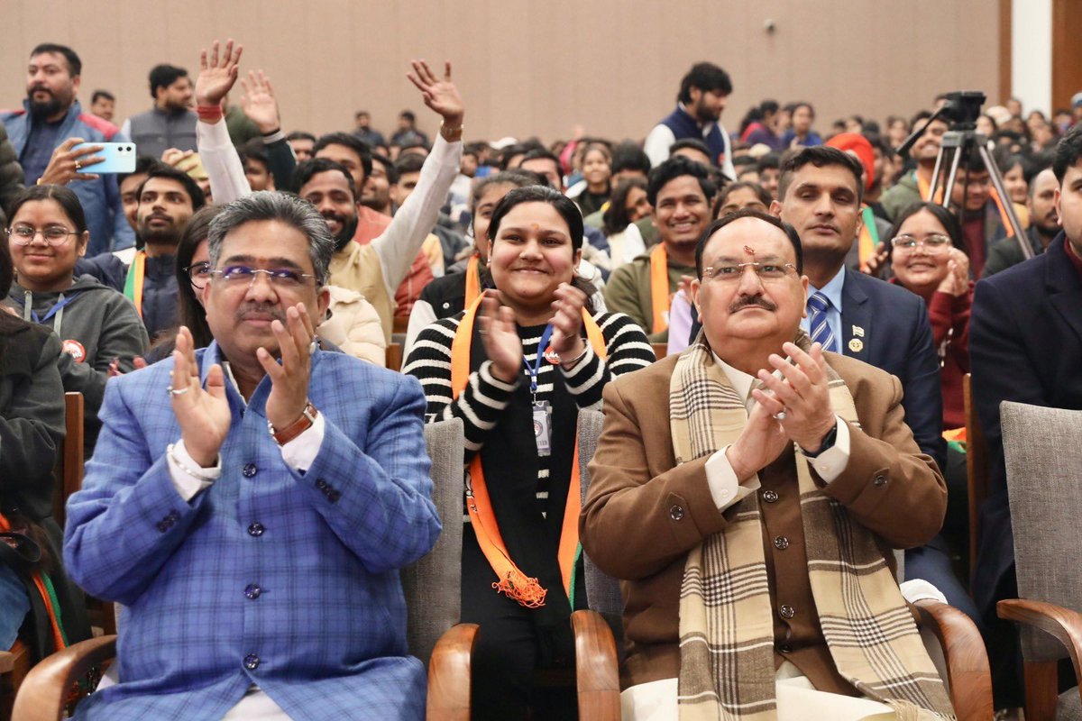 drharshvardhan's tweet image. आज भाजपा राष्ट्रीय अध्यक्ष श्री जेपी नड्डा ने आज &apos;राष्ट्रीय मतदाता दिवस&apos; के अवसर पर BJYM द्वारा आयोजित &apos;नमो नवमतदाता सम्मेलन&apos; में प्रतिभाग किया। इस दौरान उन्होंने पीएम श्री नरेन्द्र मोदी से मार्गदर्शन प्राप्त करने के साथ ही युवाओं को संबोधित किया।

#NaMoNavMatData
@narendramodi…