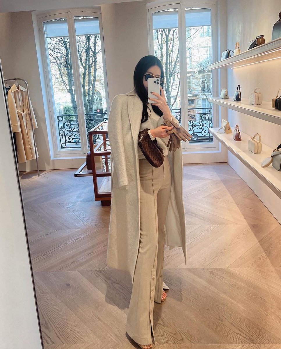 Heejim002's tweet image. #오 남성용 재킷 익일 주문
이불처럼 따뜻해요. 2 온스 압축면 .😍💖
몸 전체와 고리는 매듭끈으로 묶여있습니다💖
킹콩처럼 너무 헐렁하지 않으면서도 딱 핏되는 남성 자켓입니다.
결코 캐주얼하거나 가볍지 않습니다. 겨울용🥰