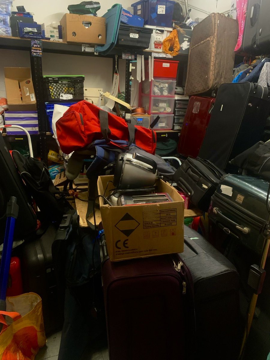 AidBoxCommunity's tweet image. Bristol you never cease to amaze us, thank you! ♥️♥️♥️
We have received an incredible amount of suitcase donations and because our Free Shop has limited space we CANNOT TAKE ANY MORE for the moment. 
We have started distributing some directly to hotels

You are all BRILLIANT!🤩