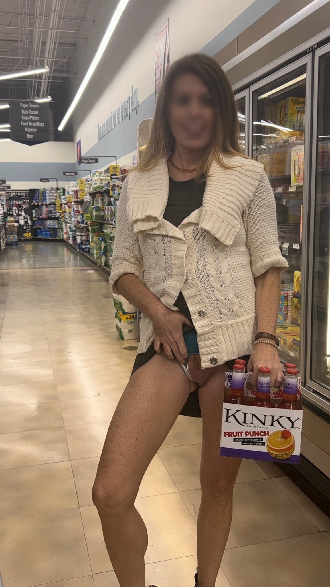 Skip the store. I'll always have what you need right here. #publicflash #pussyflash #milf https://t.co/oNEVbaWFmM