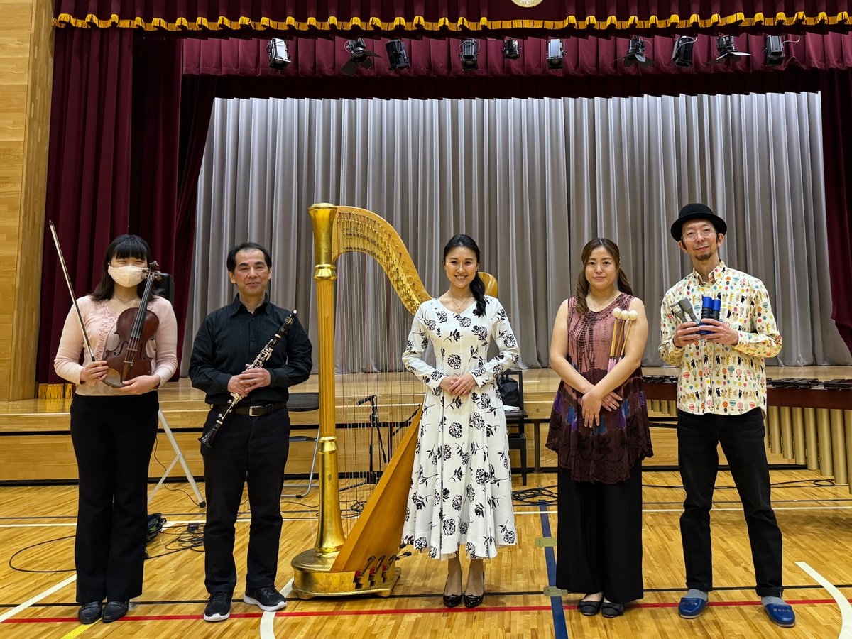 MASA_Music's tweet photo. 特別支援学校でのコンサート
今日も楽しく終了！

バイオリン、クラリネット、ハープ、バスマリンバ、パーカッション

滅多に見ない編成なのでアレンジが大変💦
でも無茶なアレンジで演奏するメンバーもっと大変かも😅

もっと演奏機会増やしたい。 https://t.co/G5b5SwSSrZ
