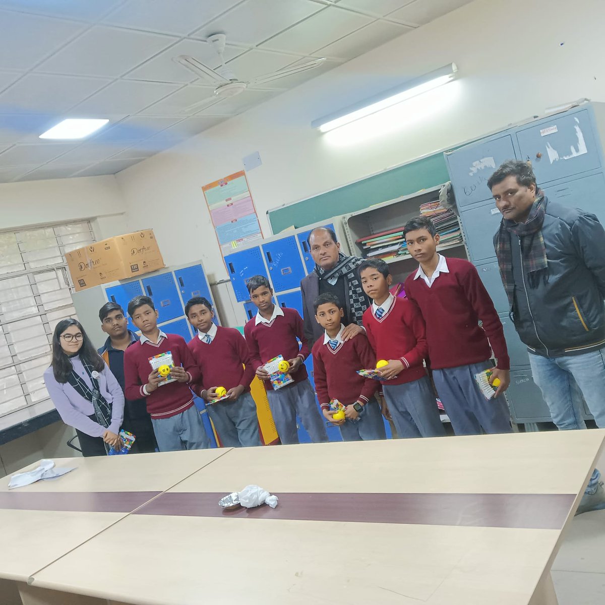 volunteer YOUTH FOR SEWA has conducted art & craft Session for 60 students of Class- 8th th at GBSSS JJ WAZIRPUR 1411022 District-NW B Hos: Hari om meena DURCC Mr. Pardeep Kumar CRCC: Mr. Sunil Kumar Date 24.01.2014