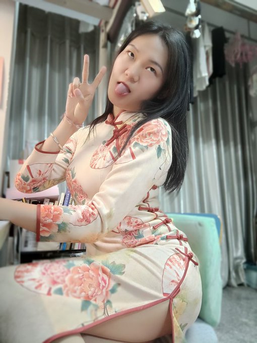 反差母狗招牌动作 https://t.co/5lCXgT7FLn