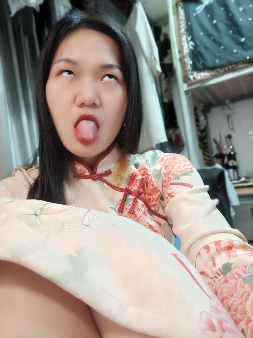 反差母狗招牌动作 https://t.co/5lCXgT7FLn