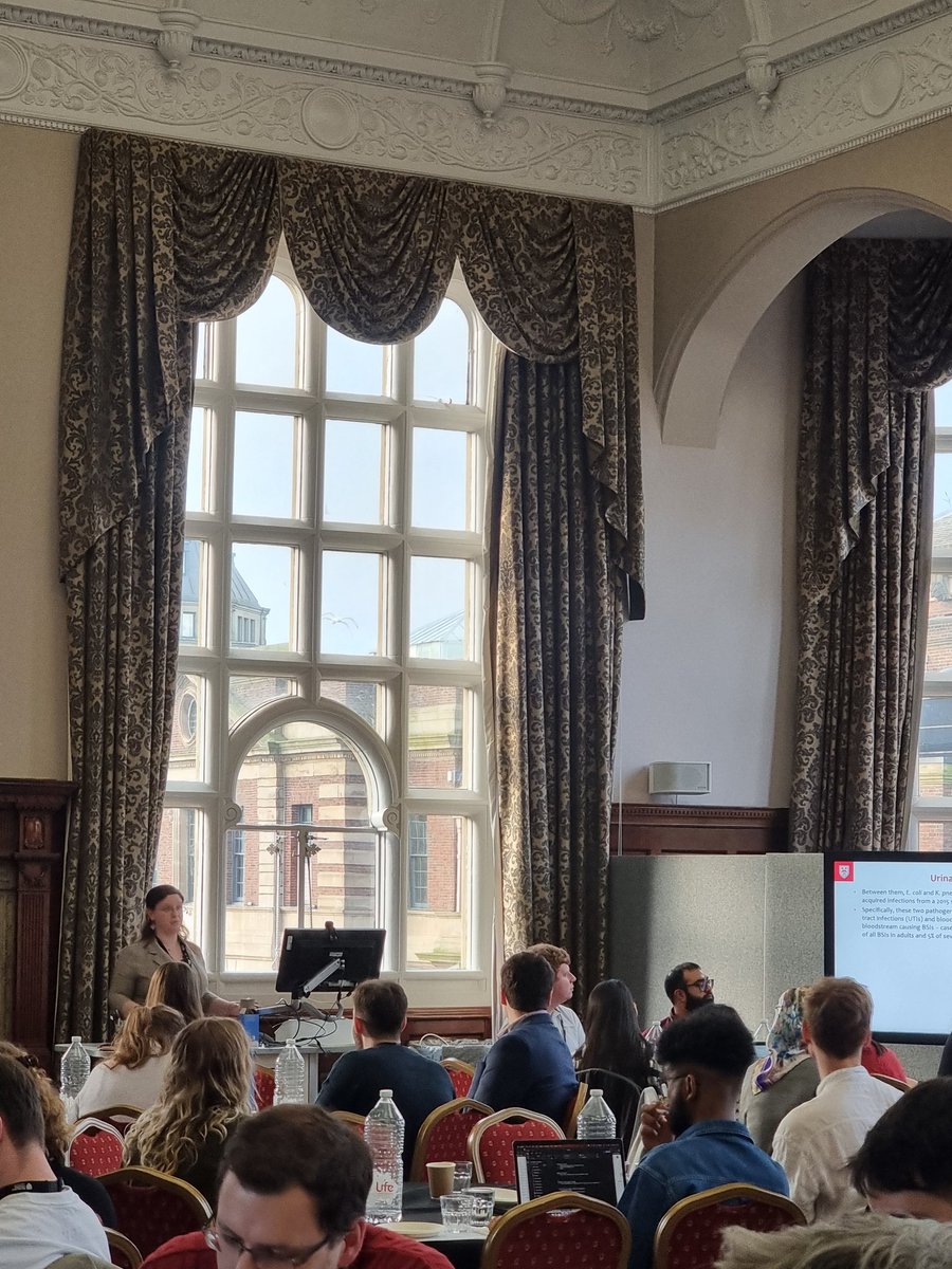 @VoM_UK really great day of talks so far in this lovely room, here is @kadler42 from out @Leicester_Phage giving her talk on phage-antbiotic combinations and on her phages and catheter work.