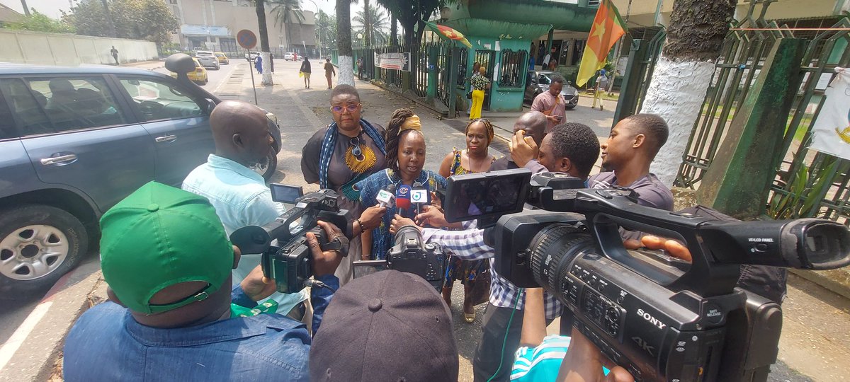 Stand4Cameroon's tweet photo. 22 camerounaises ont signé une lettre pour interpeller le Gouvt du Cameroun sur l'insécurité publique prévalant, notamment le cas Hervé Bopda. 

Alice Nkom, Vivian Tathi, Rebecca Enonchong, Tomaino Ndam Njoya, Rose Ndengue, Caroline Mveng... ont demandé au Gouvernement  d'AGIR! https://t.co/I08wNeRGHt
