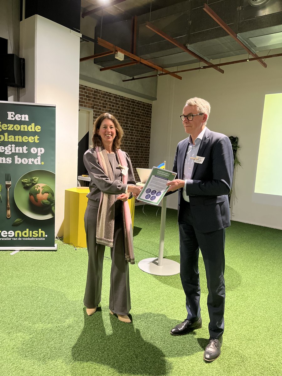 Er zijn door Rijksoverheidslocaties en provincies grote stappen gezet om steeds meer duurzame en lokale producten in te kopen. Vandaag nam <a href="/JanKeesGoet/">Jan-Kees Goet</a> het rapport van Greendish in ontvangst met behaalde resultaten over de afgelopen jaren. 

Meer weten? greendish.com/wp-content/upl….