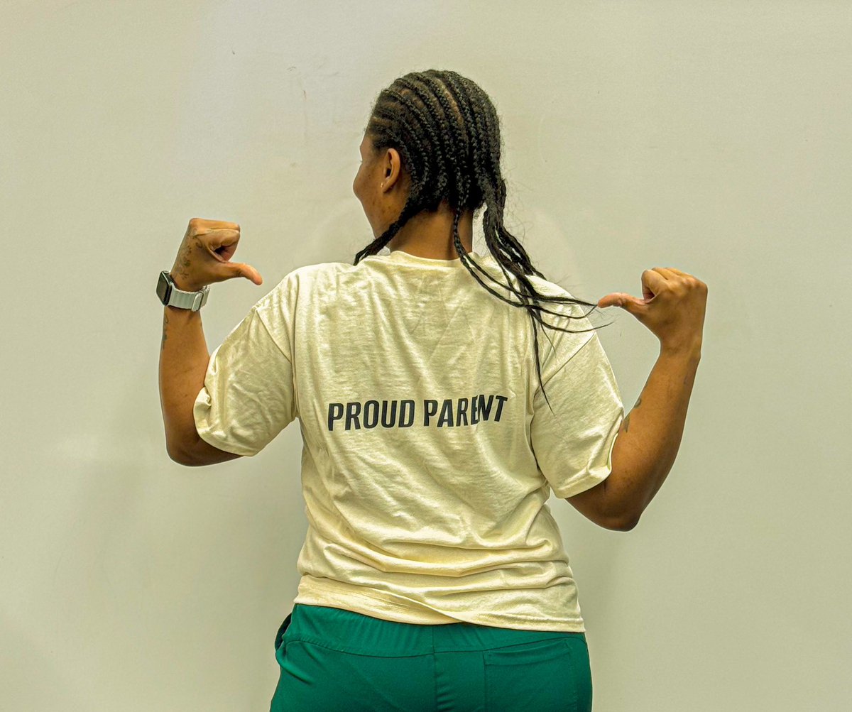 PS146X8's tweet photo. 🚨BREAKING NEWS🚨- New PS 146 PROUD PARENT MERCH! PTA President showing her school pride!!! #ps146 #proudparent https://t.co/57XyjHFyCN