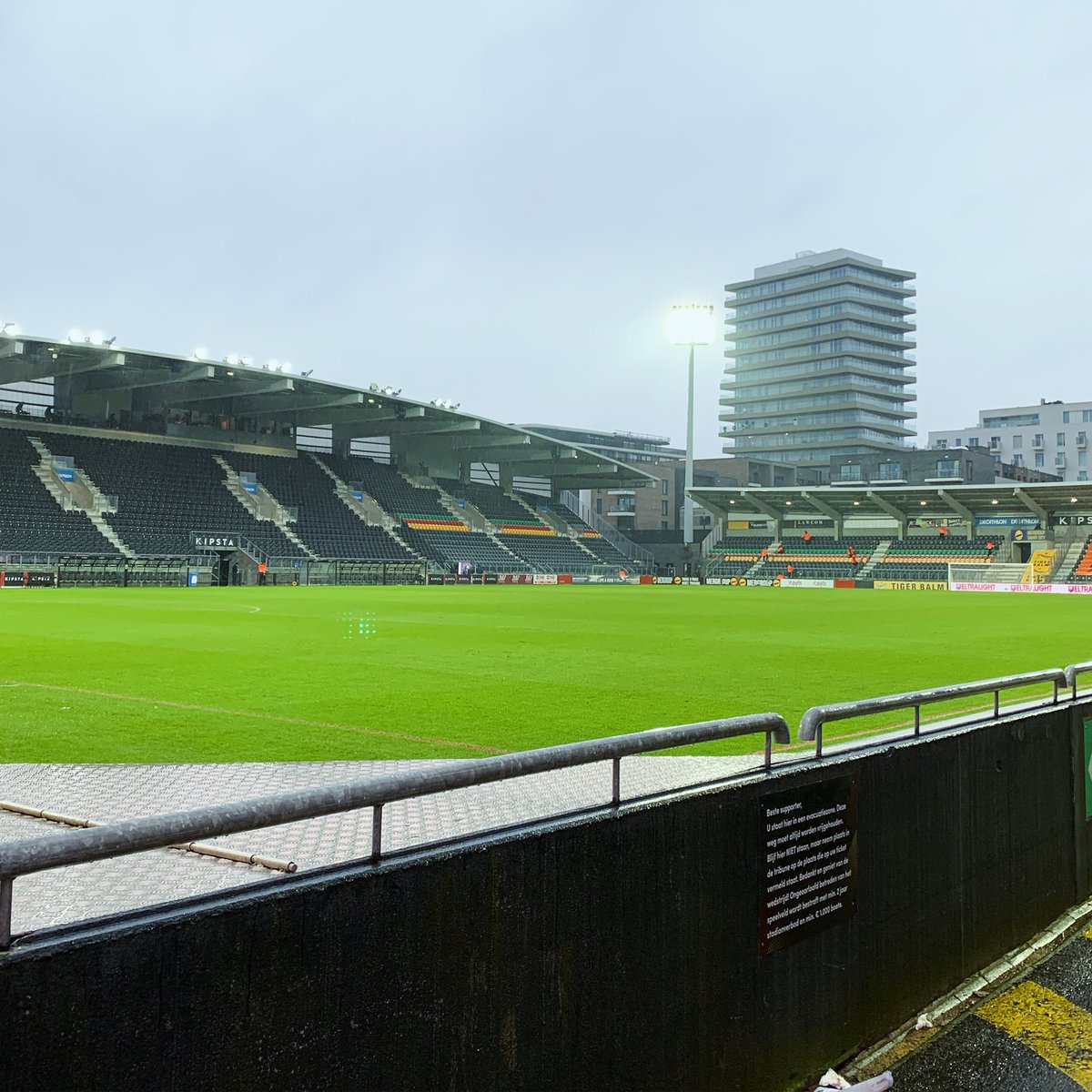 𝙐𝙞𝙩𝙡𝙚𝙜 𝙗𝙚𝙬𝙞𝙣𝙙𝙫𝙤𝙚𝙧𝙙𝙚𝙧 𝙈𝙚𝙚𝙨𝙩𝙚𝙧 𝙑𝙖𝙣 𝙊𝙤𝙨𝙩𝙚𝙧𝙬𝙮𝙘𝙠

🔗 tinyurl.com/5n6st4n3

#OaltiedOstende | 💚❤️💛