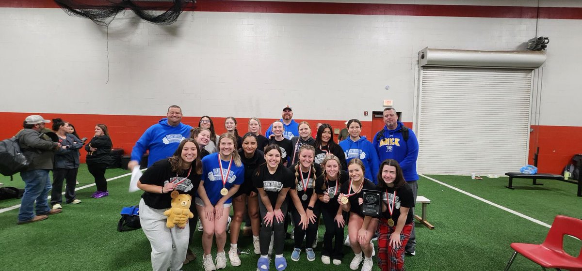 Congratulations to the Brock Lady Eagles Powerlifting Team for a big showing at Glen Rose last night. Last night these girls showed that they aren’t scared to go big and compete and went toe to toe with some really good programs! We are so proud of you!
