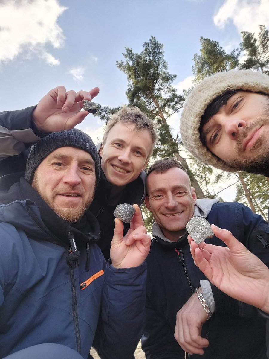 NicosPanoptikum's tweet photo. Weitere Fotos der ersten drei Havelland-Meteoriten, die auf Facebook gezeigt werden ...
#2024BX1 #Sar2736 https://t.co/yTVDkA3rDf