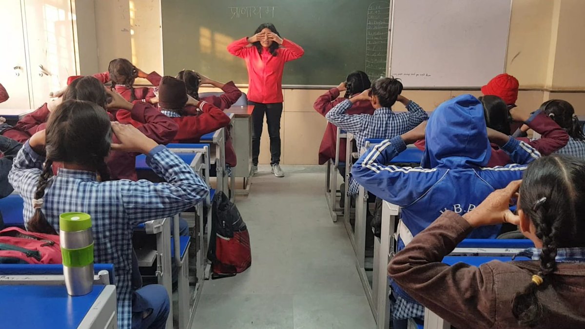 #volunteer Sanskriti has conducted Yoga pranayam Session for 45 students of Class- 6 th at GBSSS mubarakpur dabas District-NW B Hos:- Dr. Asha kumari DURCC Mr. Pardeep Kumar CRCC: Monika