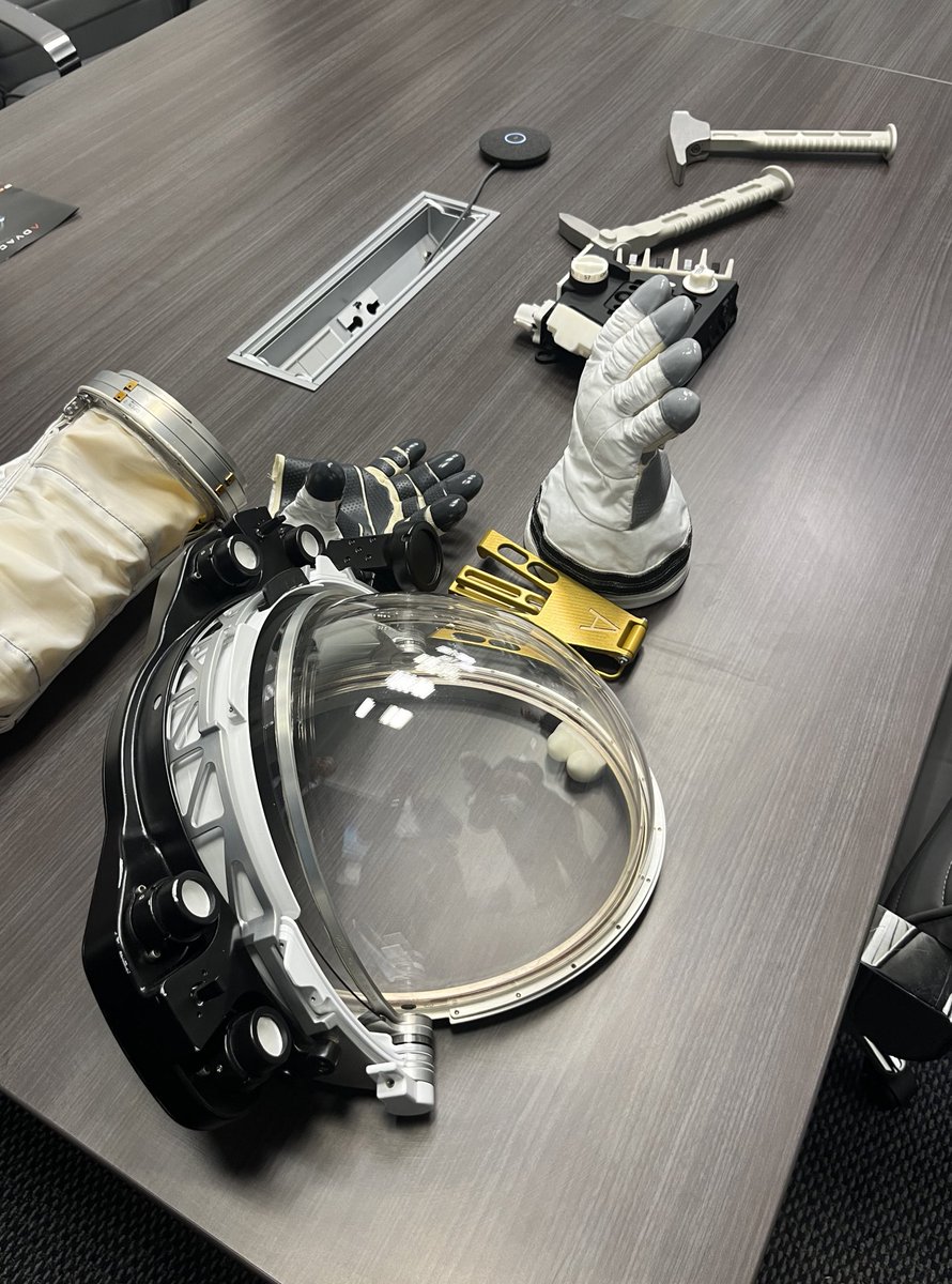 Great to see and hear from <a href="/Axiom_Space/">Axiom Space</a> team about development of a new space station and their Extravehicular Mobility Unit (AxEMU) spacesuit 🧑‍🚀 

#space #innovation #czechspace #business <a href="/min_dopravy/">Ministerstvo dopravy</a> <a href="/Hokomora/">Hospodářská komora</a>