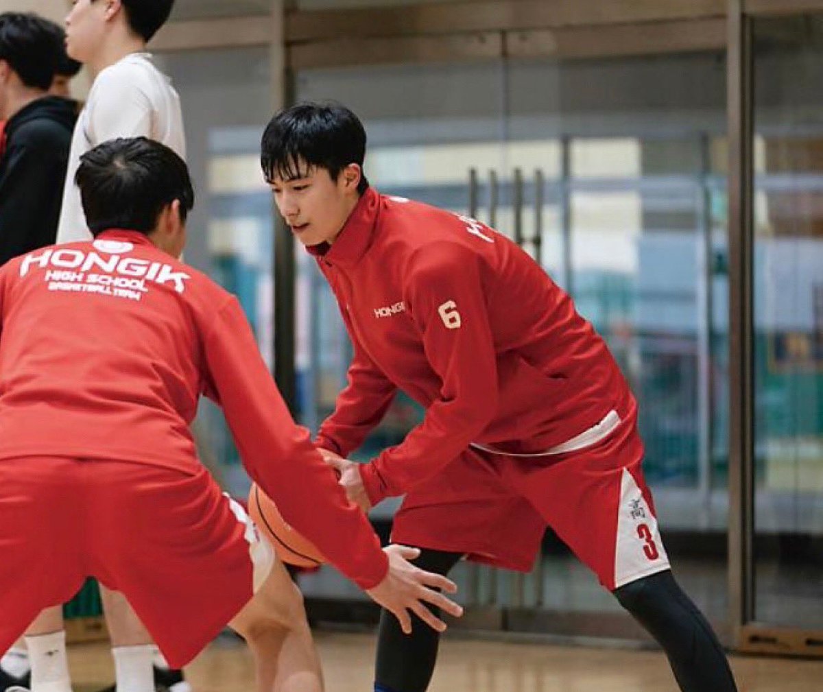 홍대부고 무빈이에겐 감동이 잇다.