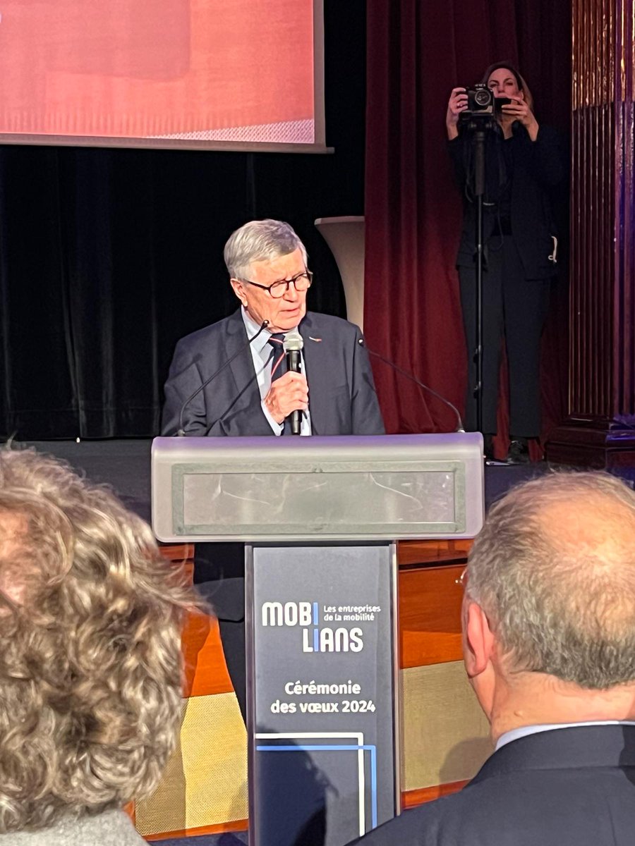 PatrickMartin_1's tweet photo. Aux côtés de Francis Bartholomé (@FBartholomeCNPA) aux vœux de @mobiliansfr, une filière résolument engagée pour transformer la mobilité grâce à l’innovation, pour concilier croissance et climat. En 2024, place à l’audace, l’ambition et le progrès ! https://t.co/6j84NqnA8s