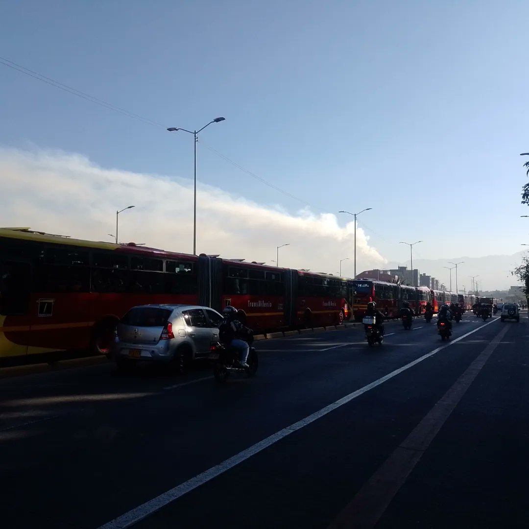ShameelThahir's tweet photo. Deberíamos conversar y actuar sobre el modelo de ciudad si queremos prepararnos para mitigar efectivamente los efectos de la crisis climática en Bogotá #CerrosOrientales #Metro #Transmilenio #ALO #ReservaVanDerHammen https://t.co/RjjsdjK87N
