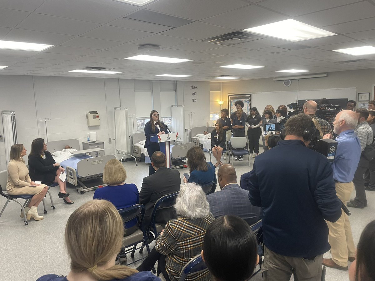 JCPS_CTE's tweet photo. 🎉 Gratitude galore! A massive shoutout to our incredible partner Trilogy for their generous donation, fueling the dreams of aspiring medical professionals in our HOSA chapters. Together, we’re making a difference! 👏 #ThankYouTrilogy #SupportingFutureLeaders #MedicalFieldJourney https://t.co/pfgL2S1VWW