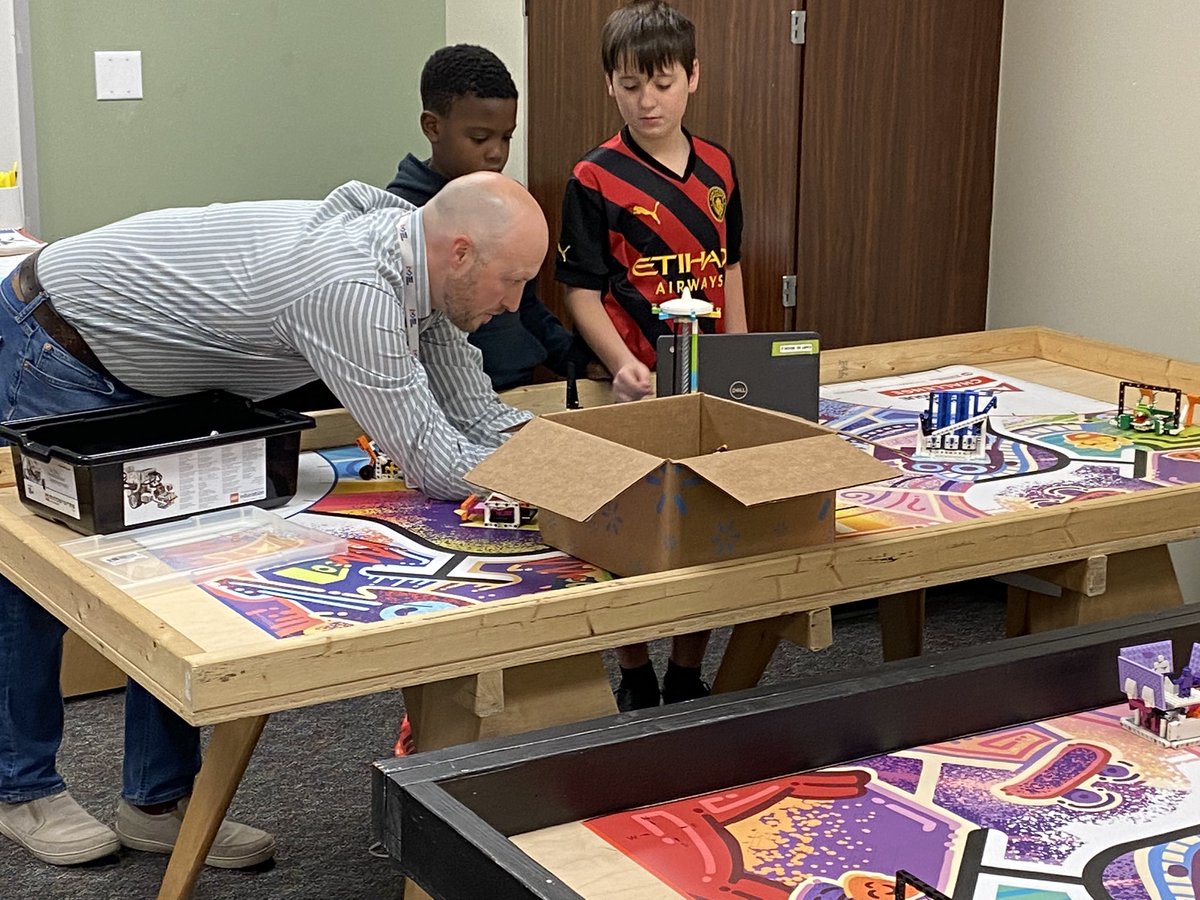 ronettateach1's tweet image. Early morning @TISDCES robotics club….I love seeing their excitement and creativity! 💕 @TomballISD 
#robotics #stemeducation #engineeringanddesign
