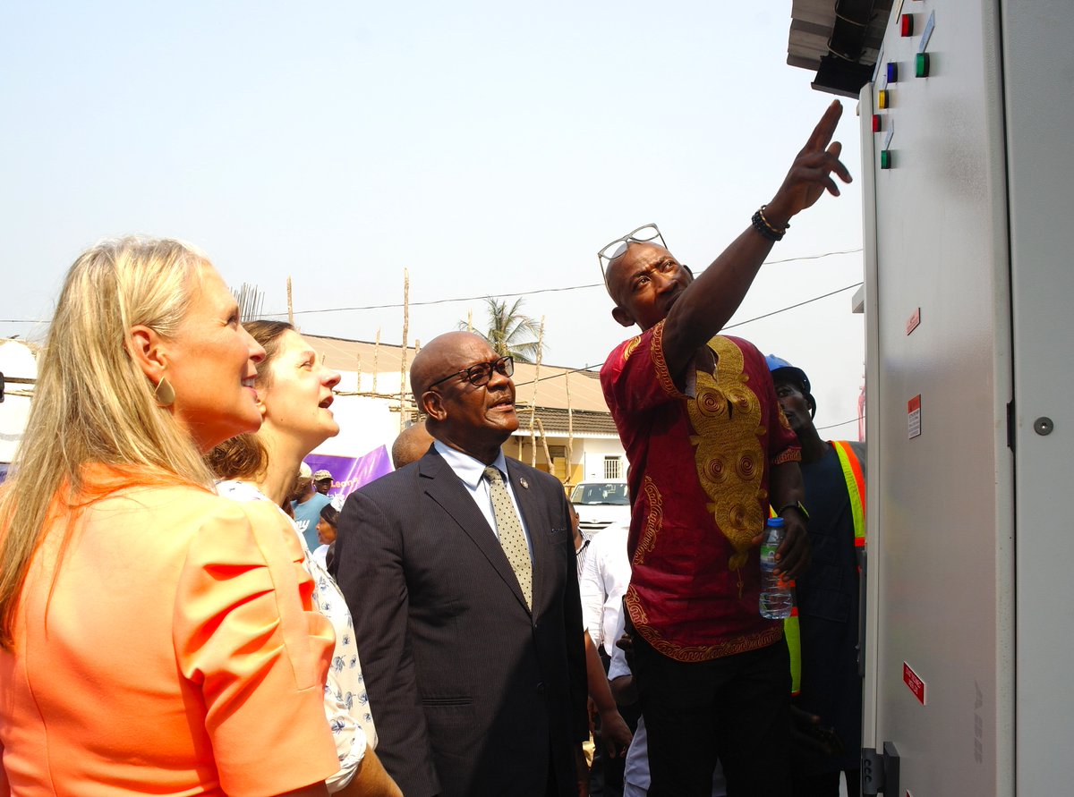 youtu.be/kKDRgeVUmGk?si…

In 2019, this <a href="/BBCWorld/">BBC News (World)</a> film showed babies on oxygen concentrators dying due to regular power outages at Ola During Children's hospital in #Freetown. Through <a href="/DembyAustin/">Austin Demby</a>, now there is electricity. No more deaths due to energy failures at this facility.