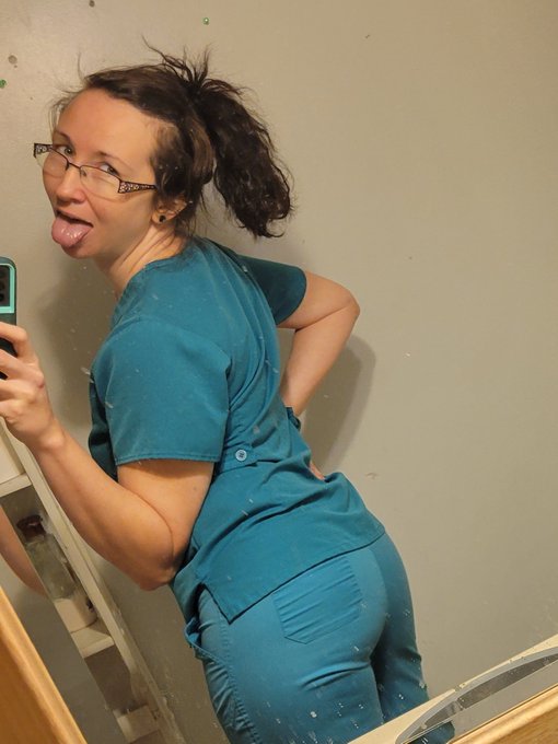 Roxy - Can I be your nurse? 😏🤭 https://t.co/E20HPTxADD
