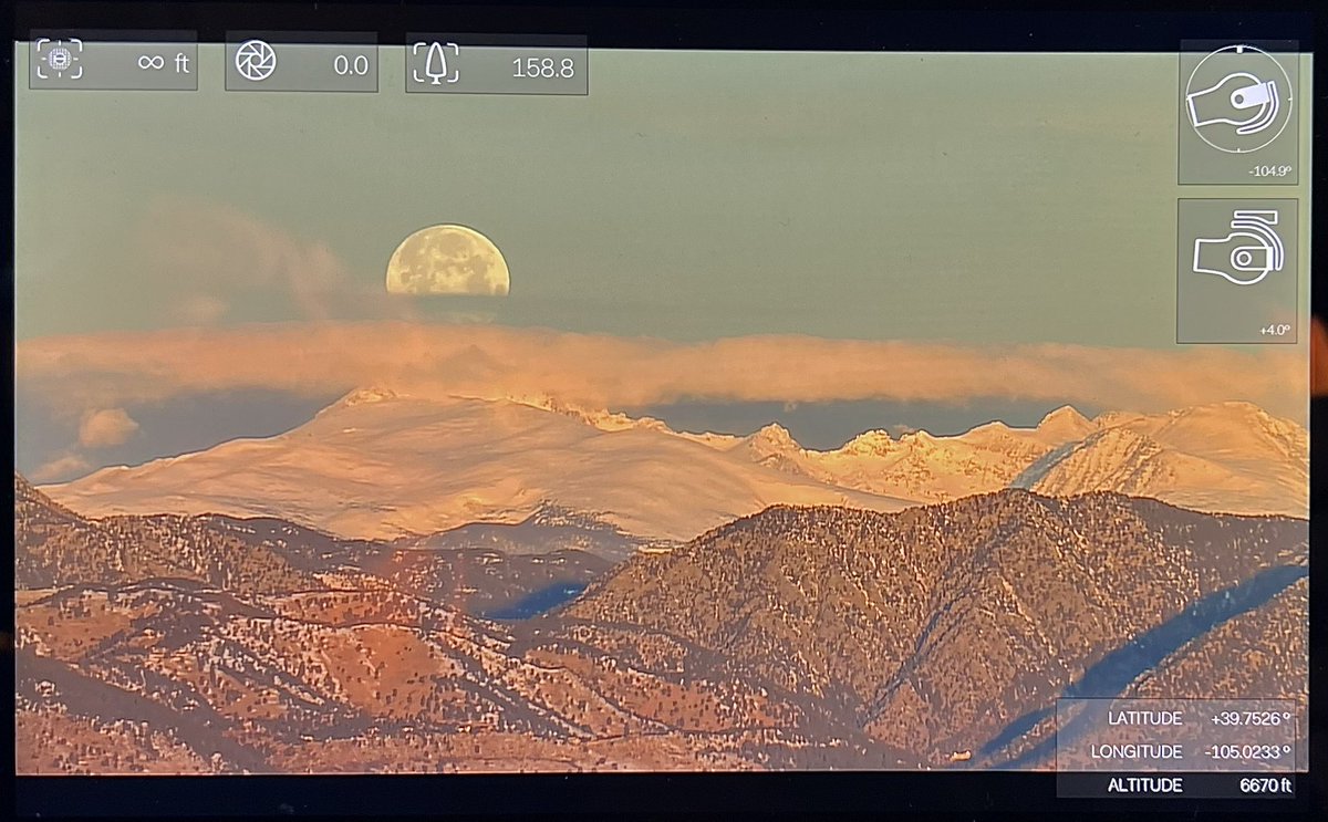 jmowry11's tweet photo. Never gets old #moon #moonshot #settingmoon #morningflight #goodmorning #nevergetsold #scenic #mountains #fullmoon #frontrange #lovemyjob #helilife https://t.co/tTtGhxaap6