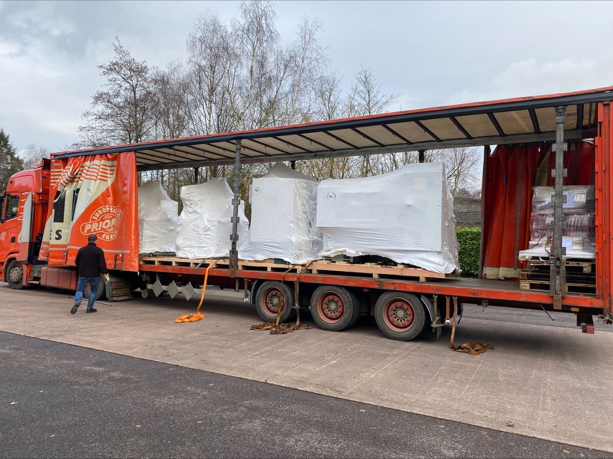 Our European machine sales remain strong going into the new year. This week we had an RLX 780 x 3M, RLX 555 x 1M , 2 off XYZ 2000’s, 500 TMC & an RLX 355 collected & they are now heading across the channel as they have been sold by our Distributor in Belgium. #xyzmachinetools