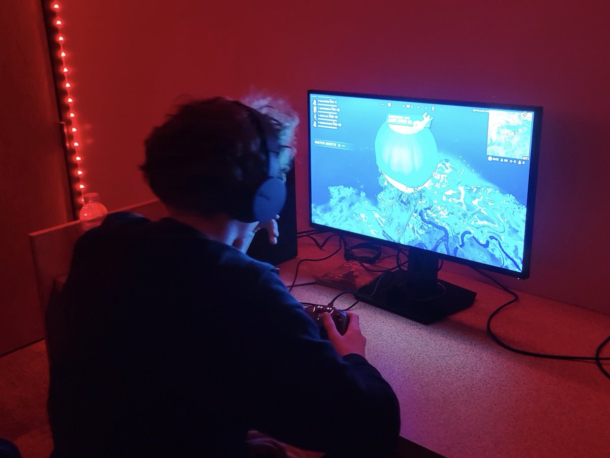 MoorePublicSch's tweet photo. Thanks to a grant from the Oklahoma Educational Technology Trust (OETT), BJH Esports is up and running with amazing equipment and an impressive space. We are excited for them to continue to grow, learn and compete! 🎮🤩

#jaguarpride https://t.co/Rv4gF0ZZ8Y