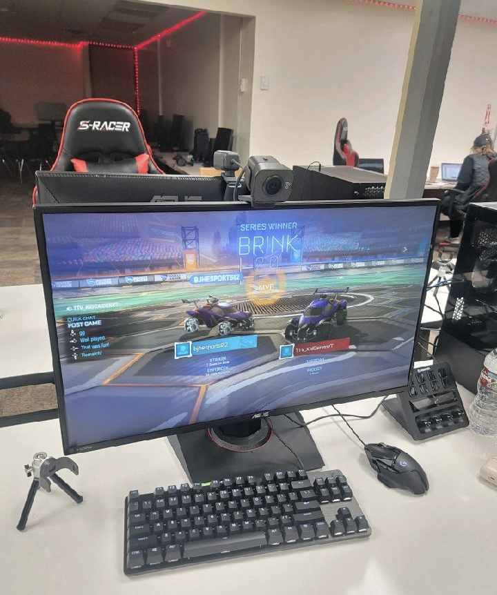 MoorePublicSch's tweet photo. Thanks to a grant from the Oklahoma Educational Technology Trust (OETT), BJH Esports is up and running with amazing equipment and an impressive space. We are excited for them to continue to grow, learn and compete! 🎮🤩

#jaguarpride https://t.co/Rv4gF0ZZ8Y