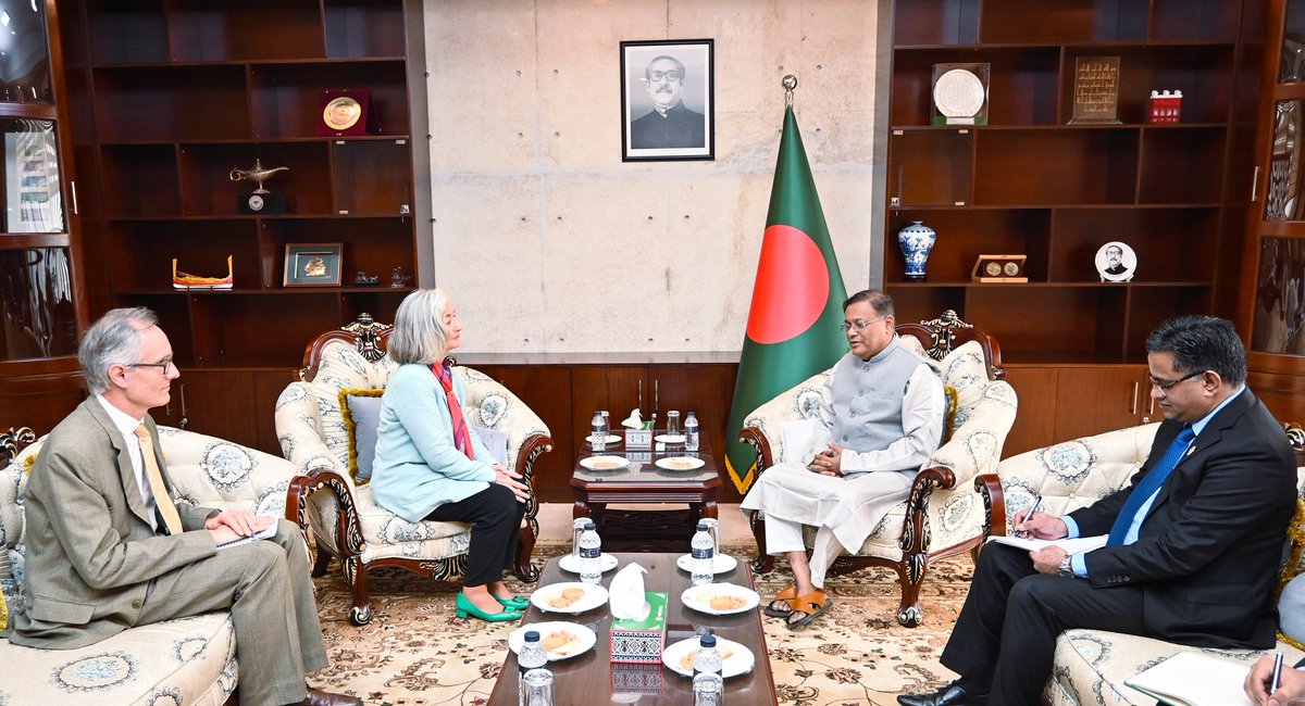 French Amb Mrs. Marie Masdupuy congratulated HFM Dr. Hasan Mahmud, MP, during an introductory courtesy call today at MOFA.They discussed cooperation in culture, defence, aviation & space, climate, skill devt, migration, cybersecurity, Rohingya crisis & global issues.
