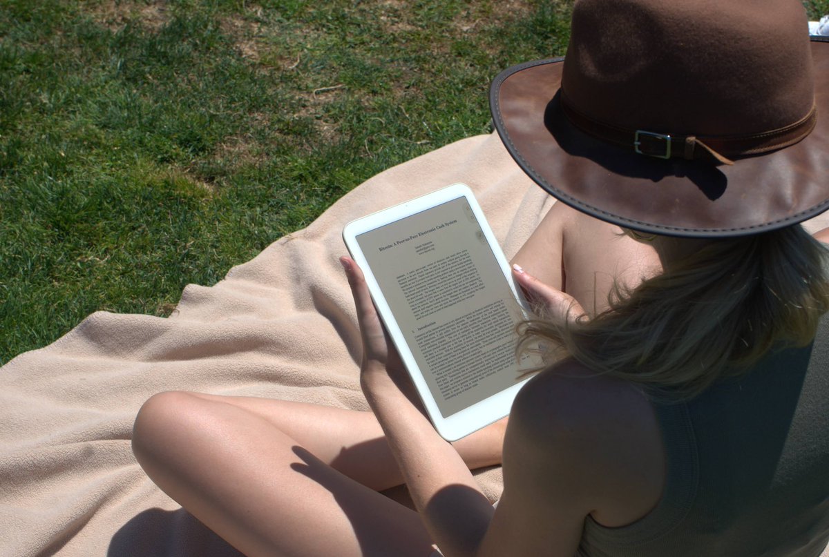 Introducing the World’s First Blue Light Free Computer

-Designed to be used outside 
-Zero eye strain 
-Zero flicker 
-Zero circadian disruption 

Technology doesn’t have to be terrible for our health. 

Daylight tablet available for pre order now 🌞⬇️