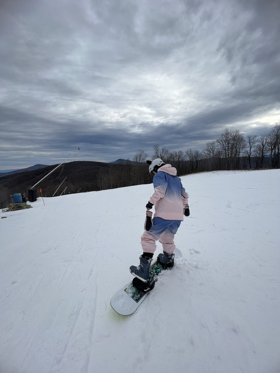 jvb1925's tweet image. It’s really cool when you’re skiing