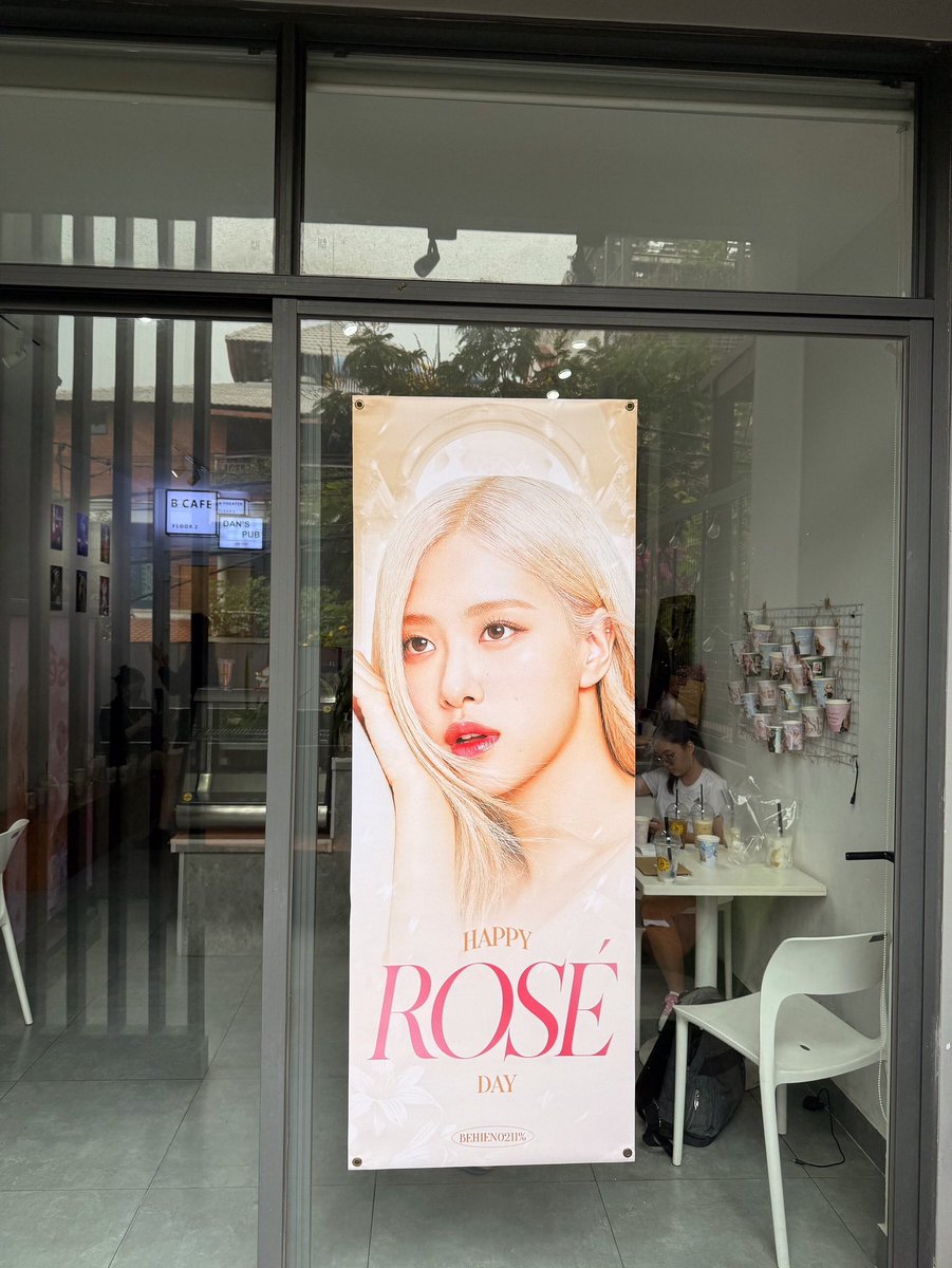 Hope you guys liked the little gifts that I prepared 💗😘 #ROSÉ #BLACKPINK
